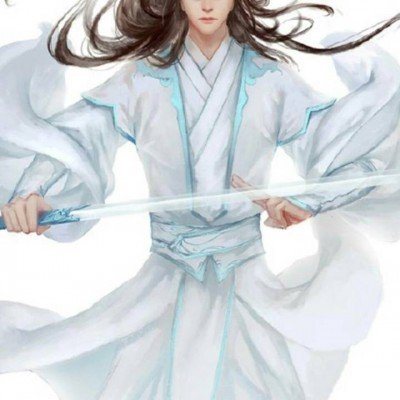 女子穿着带有巨大吊牌旗袍街头拍照
